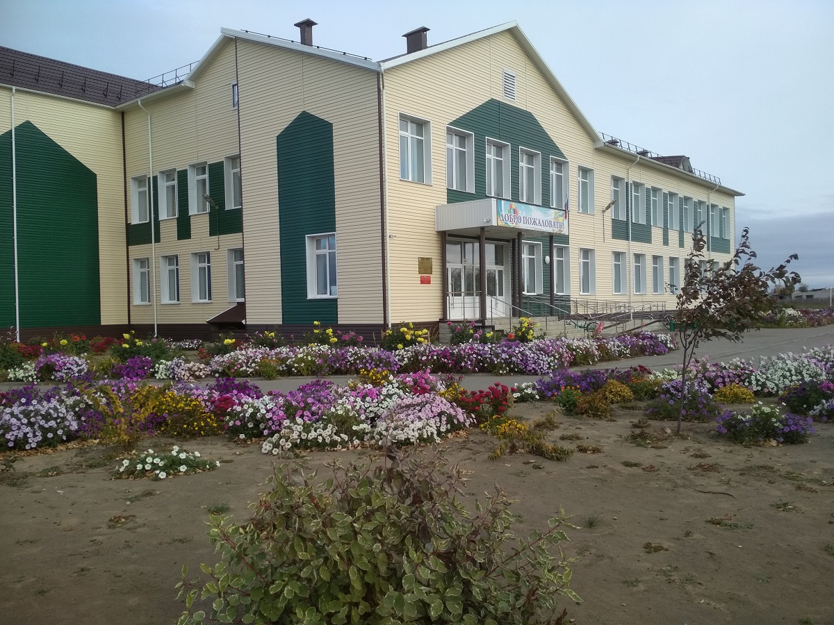 Здание Устьянской средней школы